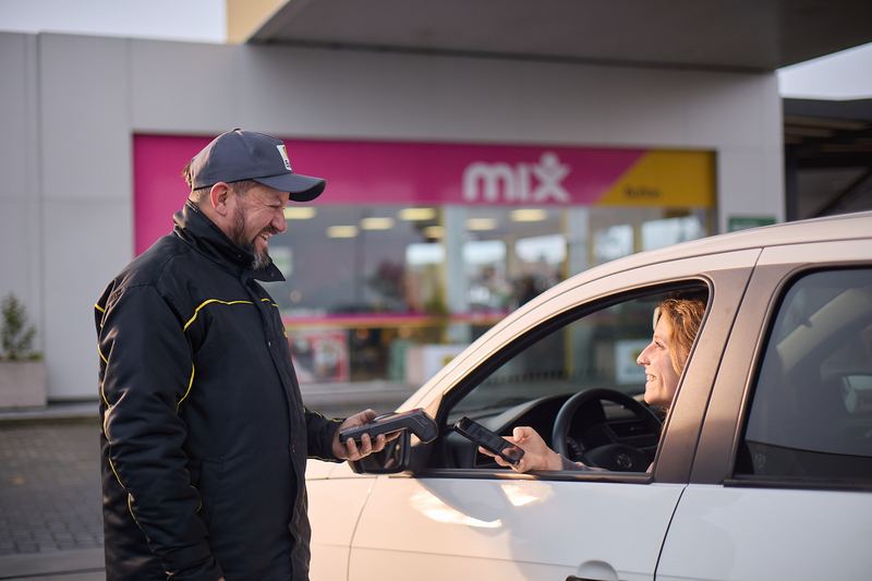 Atendimento ao carro na conveniência